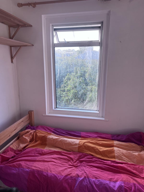 Room Bellwood Road in Greater London