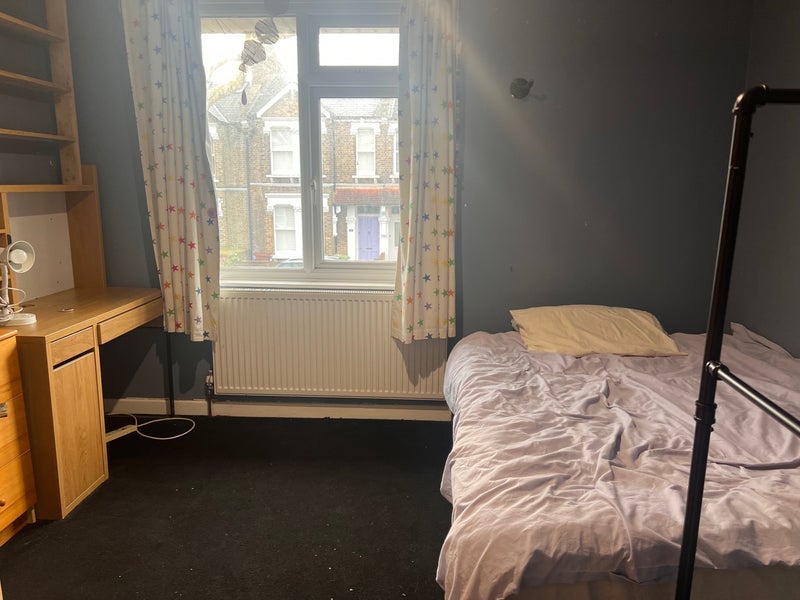 Room Bellwood Road in Greater London