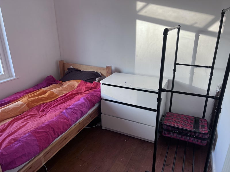 Room Bellwood Road in Greater London