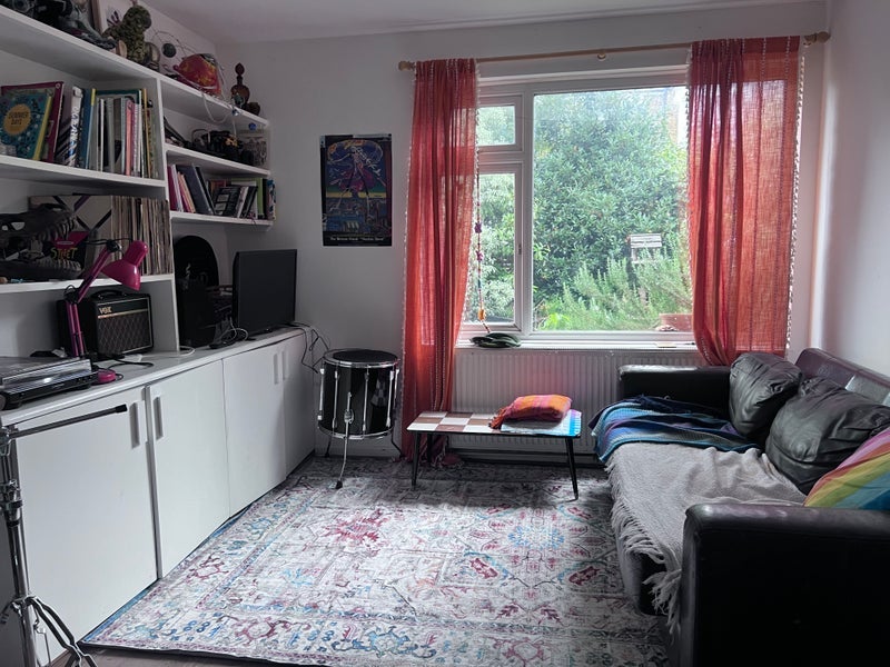 Room Bellwood Road in Greater London