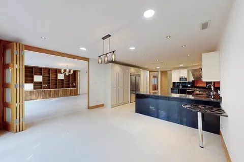 House Courtleigh Gardens in Greater London