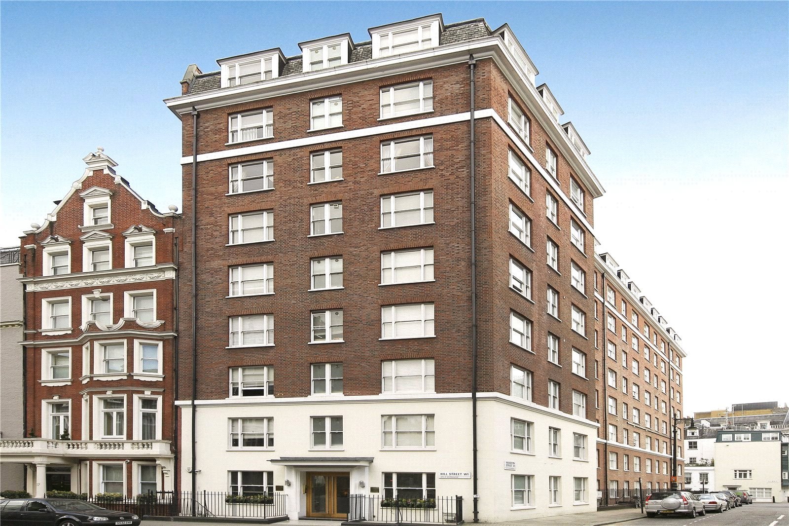 Flat Hill Street in City of Westminster