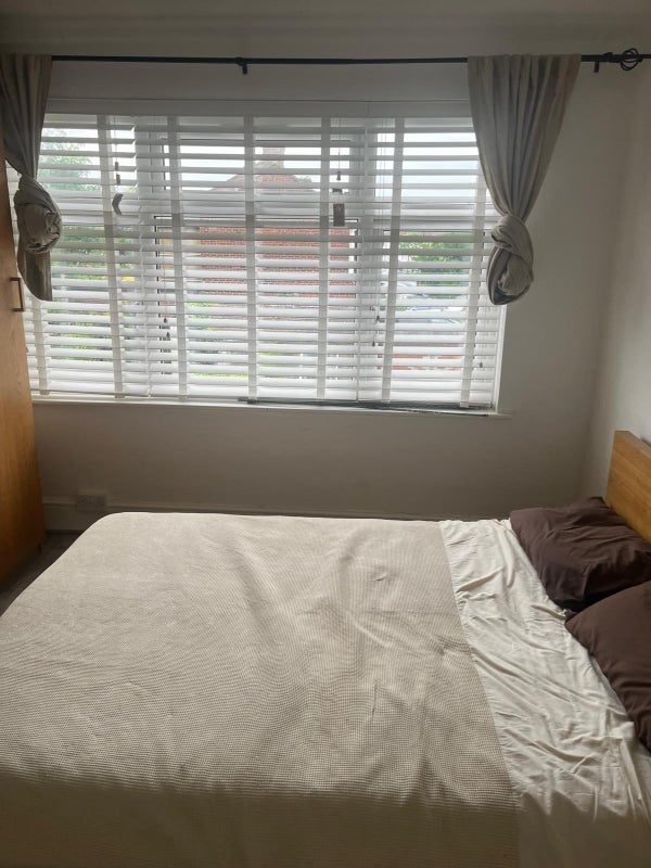 Room Aldersmead Avenue in Greater London