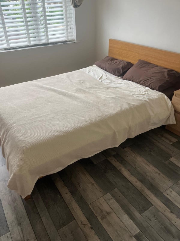 Room Aldersmead Avenue in Greater London