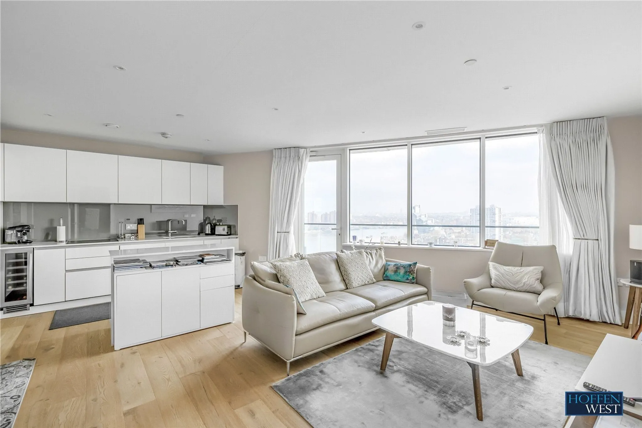 Flat Lombard Road in Greater London