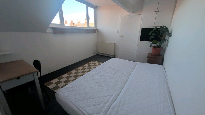 Room Lumley Road in Leeds