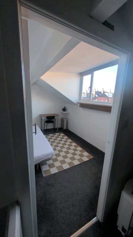 Room Lumley Road in Leeds