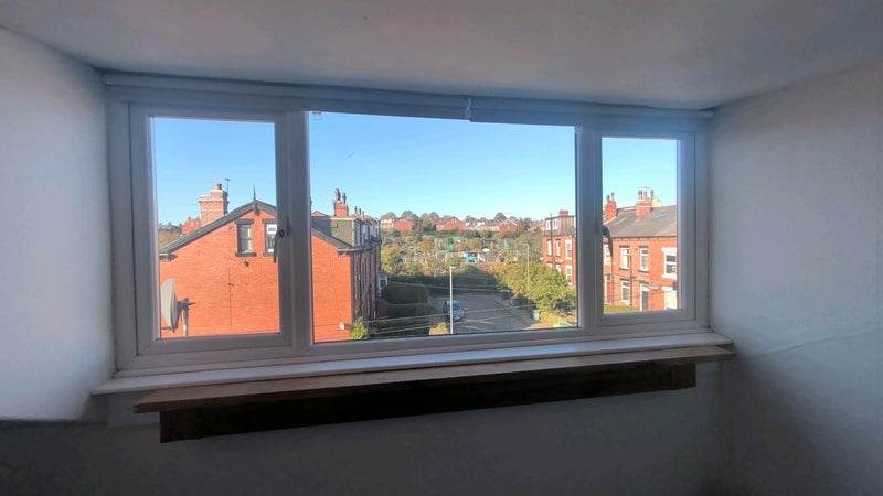 Room Lumley Road in Leeds