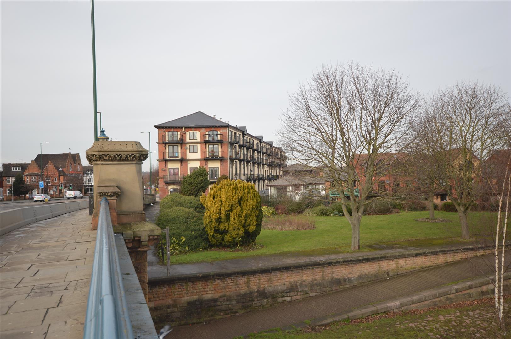 Flat Quayside Close in Nottingham