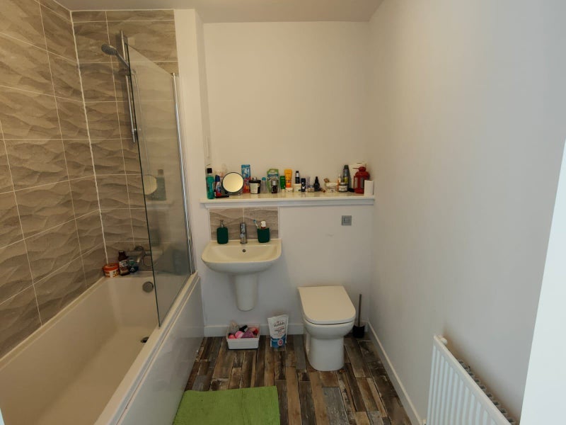 Room Niddrie Mains Road in City of Edinburgh