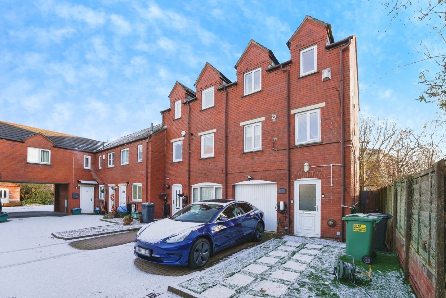 Room Overbury Road in Gloucester