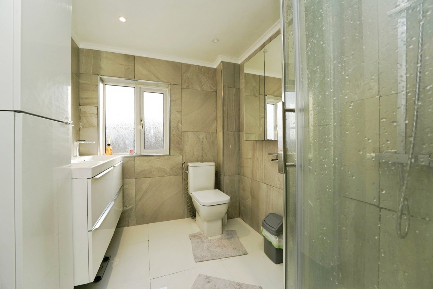 Room Overbury Road in Gloucester