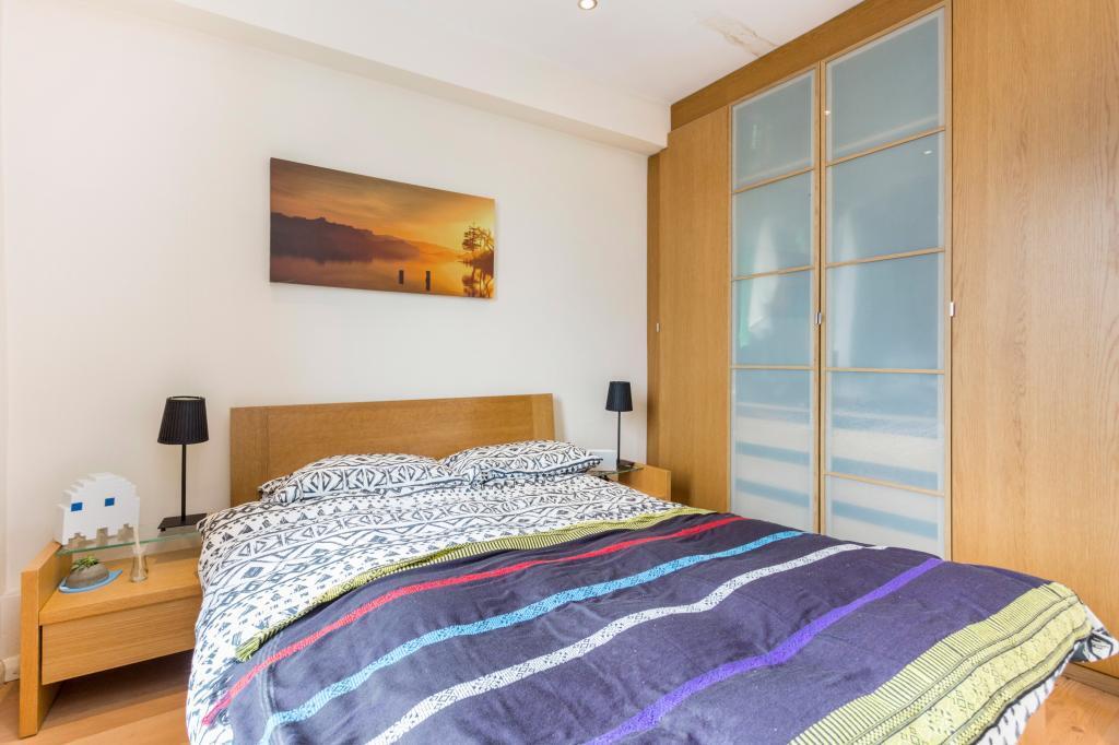 Flat Normand Gardens in Greater London