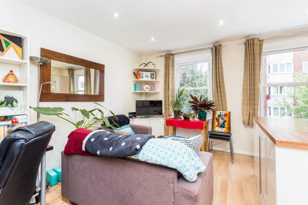 Flat Normand Gardens in Greater London