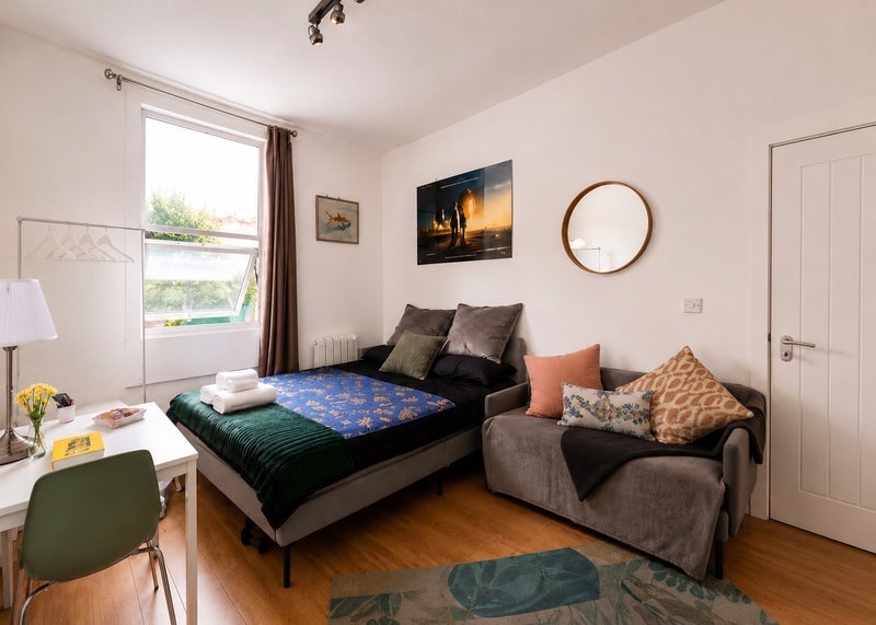 Flat Sandringham Road in Greater London