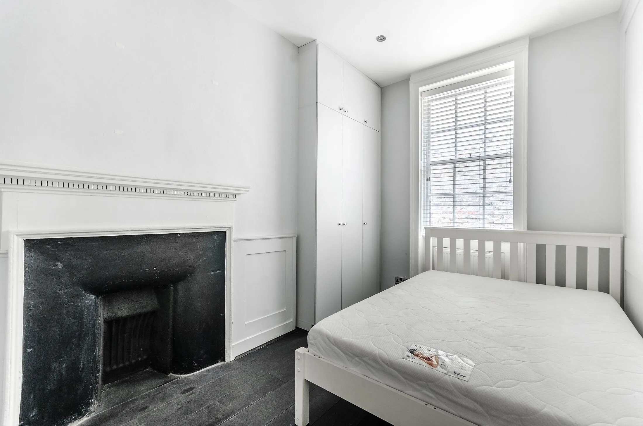 Flat Earlham Street in Greater London