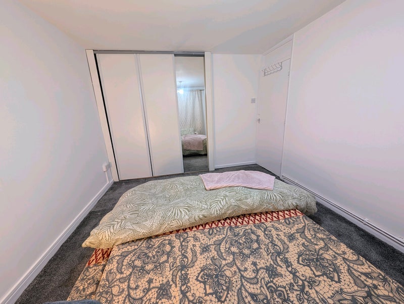 Room Claremont Road in Greater London