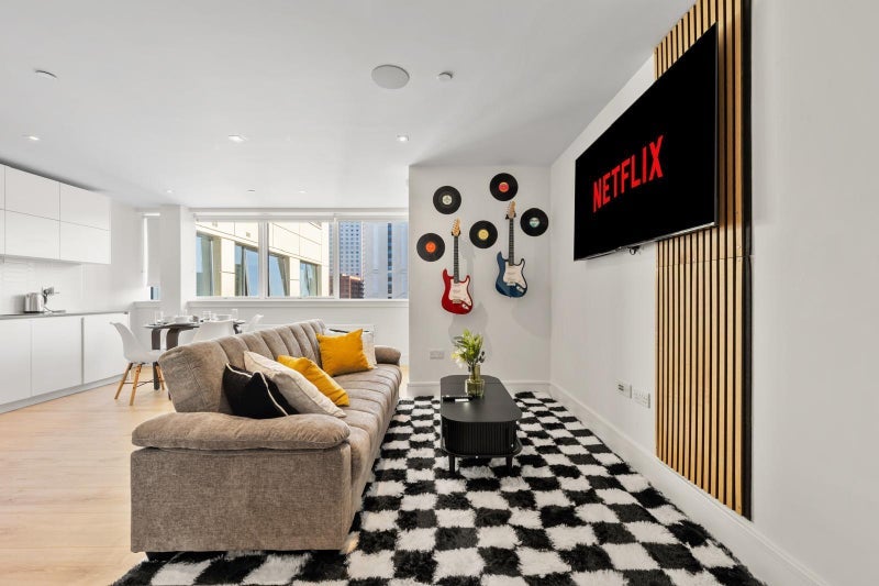 Room North End Road in Greater London