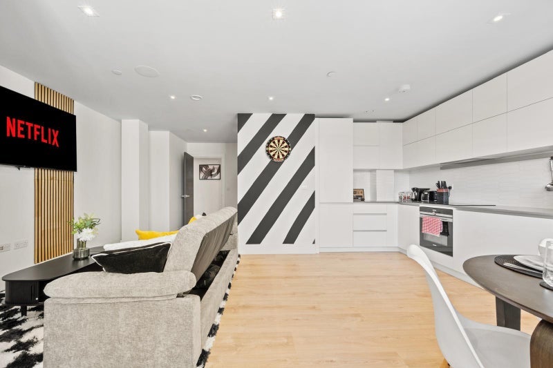 Room North End Road in Greater London