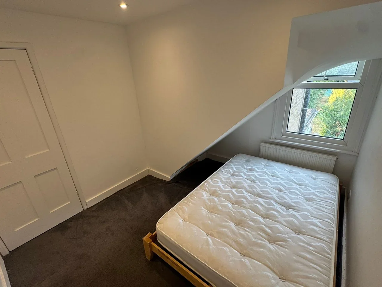 Room Cromwell Avenue in Broxbourne