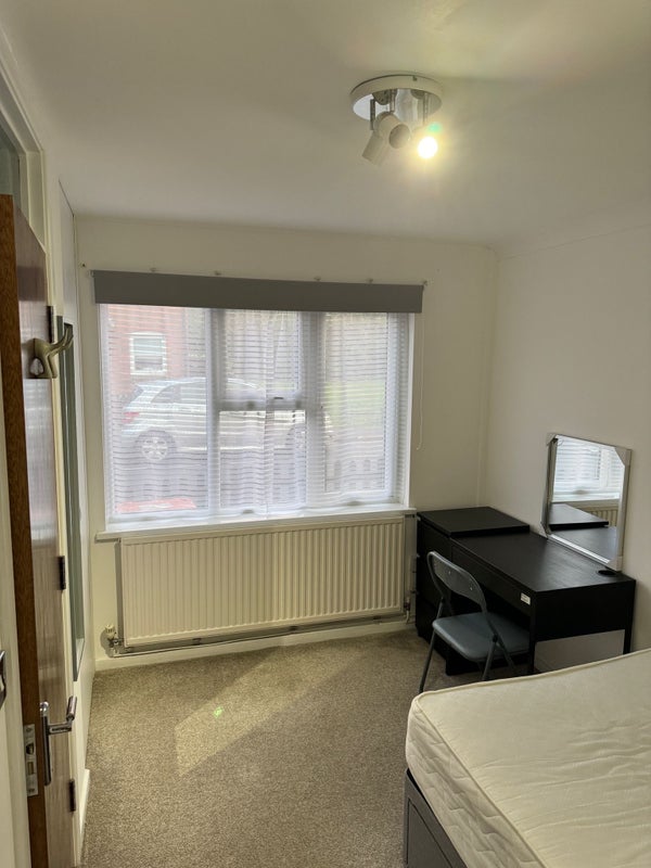 Room Dunnock Road in Greater London