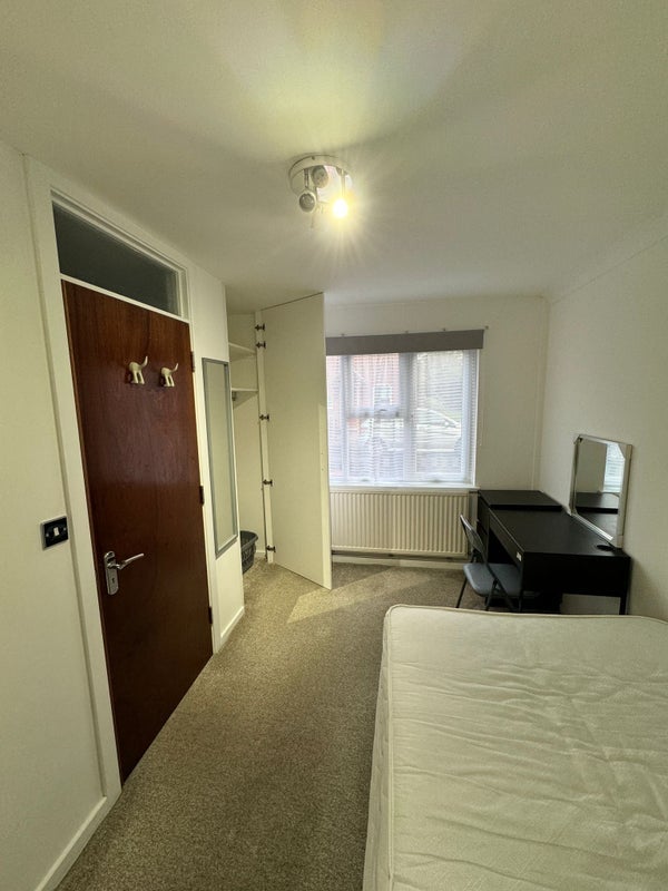 Room Dunnock Road in Greater London