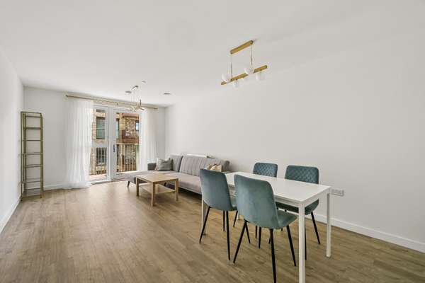 Flat North Woolwich Road in Greater London