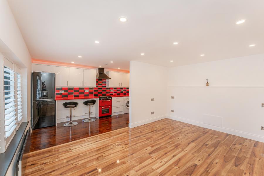 Flat Downes Court in London