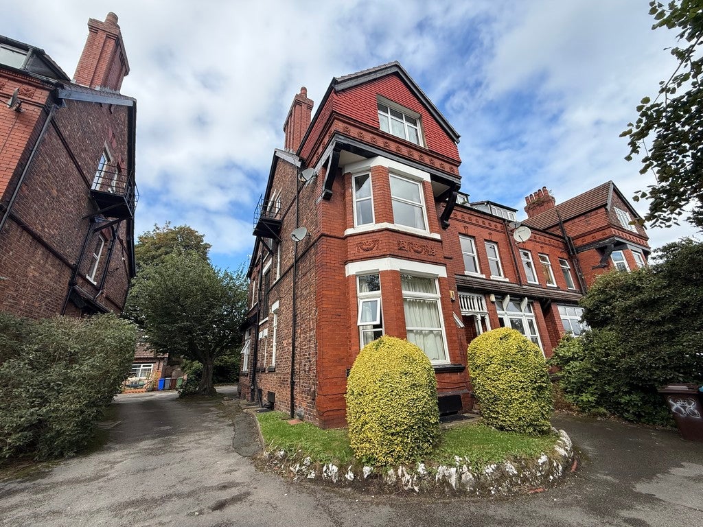 Flat Egerton Road South in Manchester