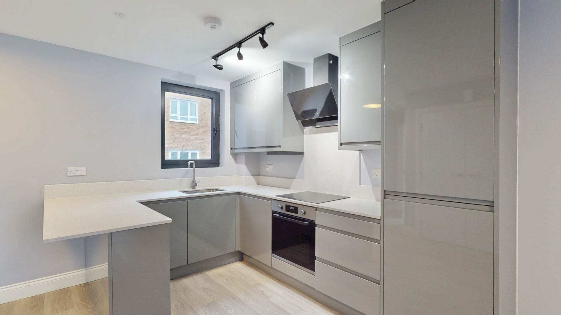 Flat Hanworth Road in Greater London