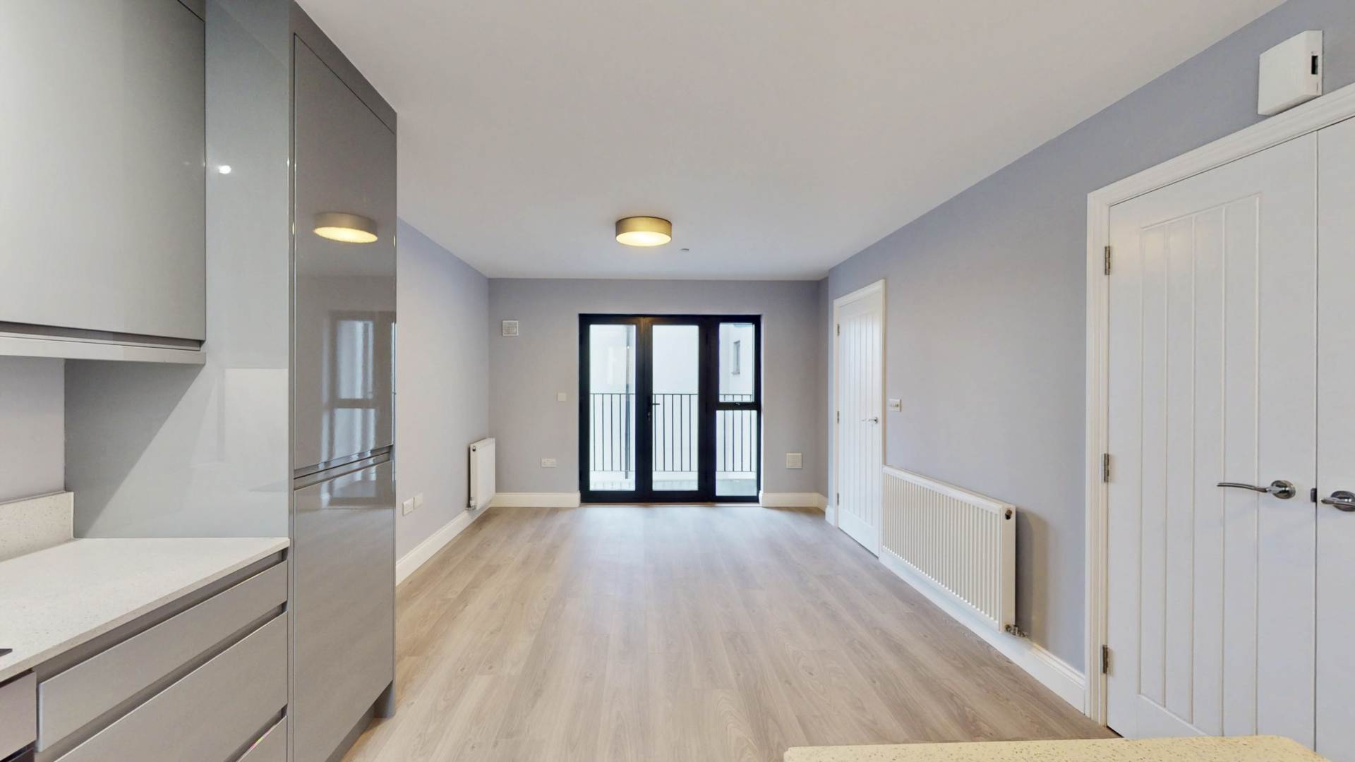 Flat Hanworth Road in Greater London