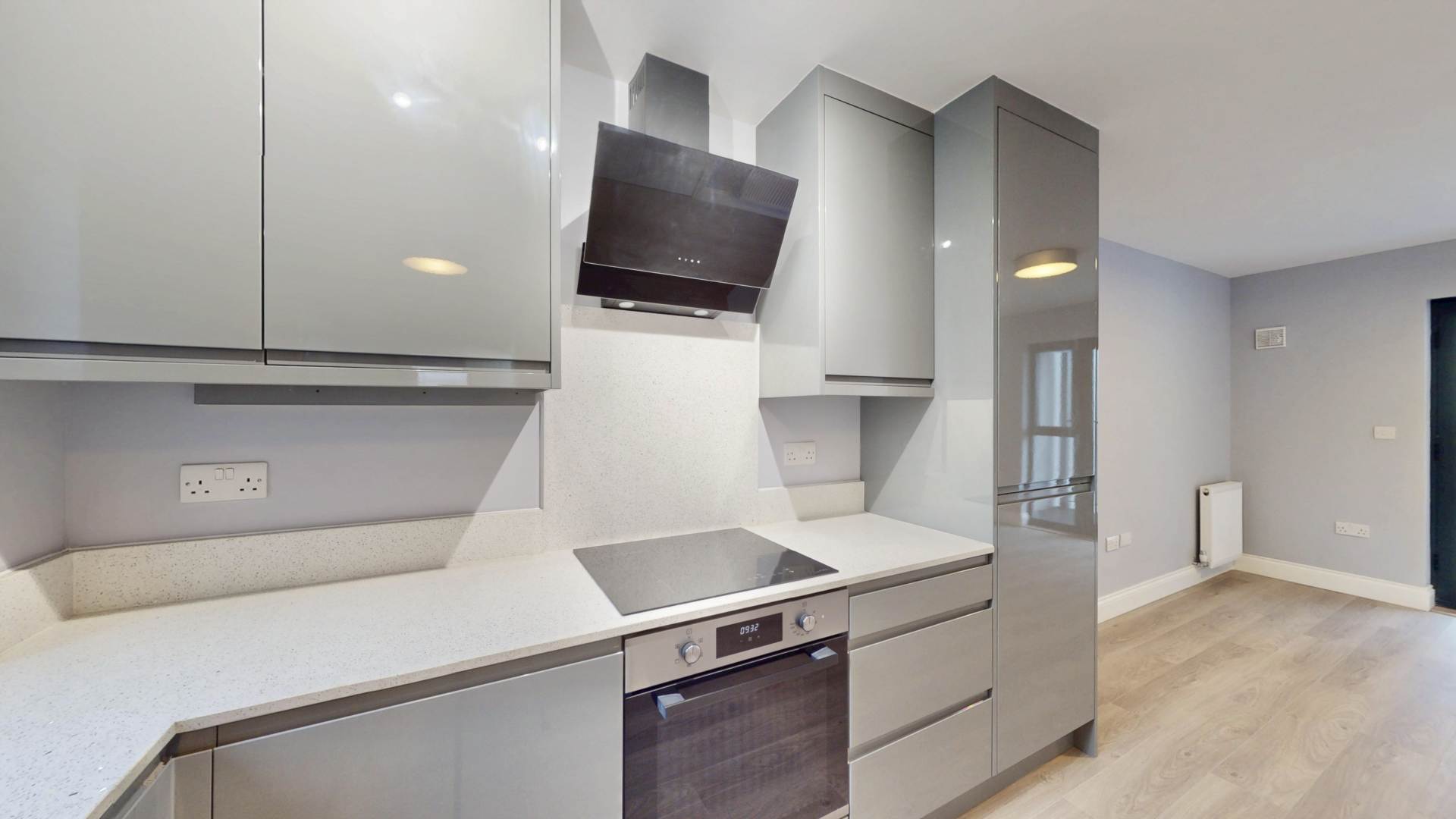 Flat Hanworth Road in Greater London