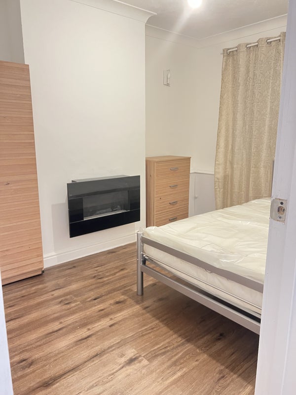Room Purcell Close in Greater London