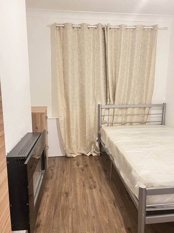 Room Purcell Close in Greater London