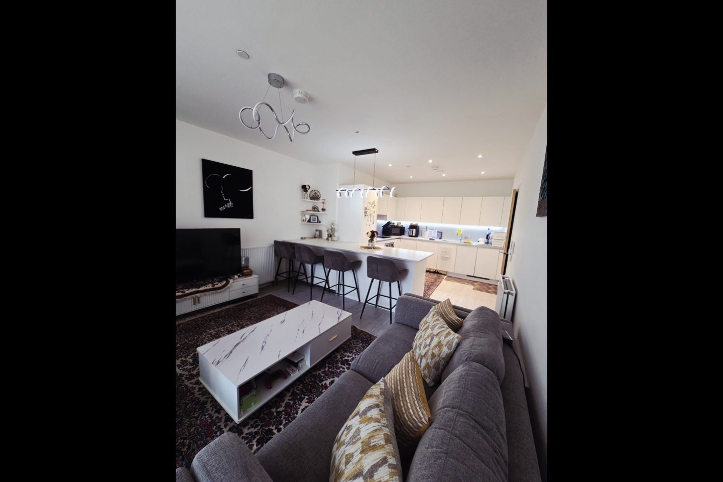 Flat Shearwater Drive in Greater London