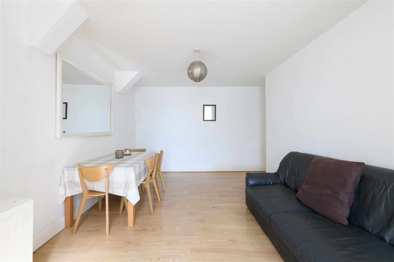 House Dawlish Avenue in Greater London