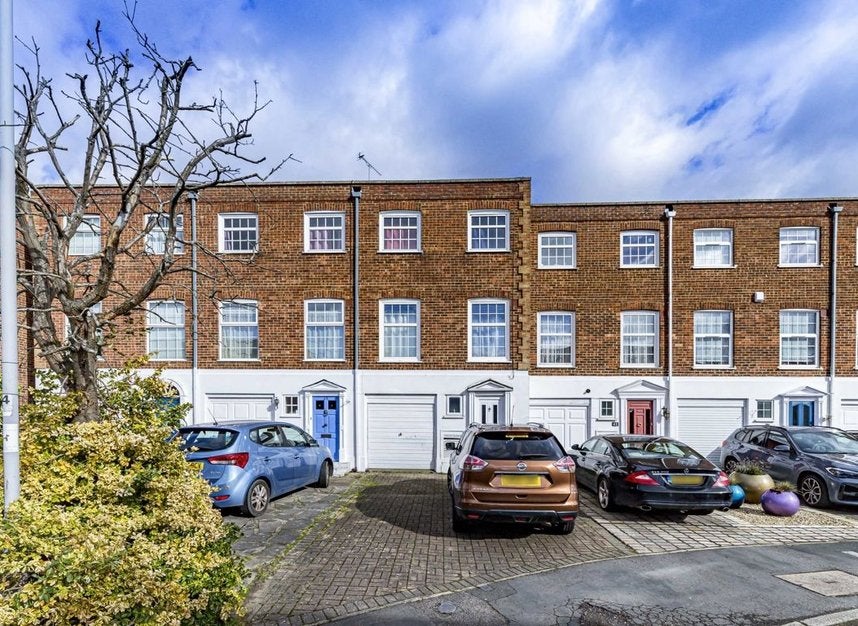 House Blenheim Gardens in Greater London