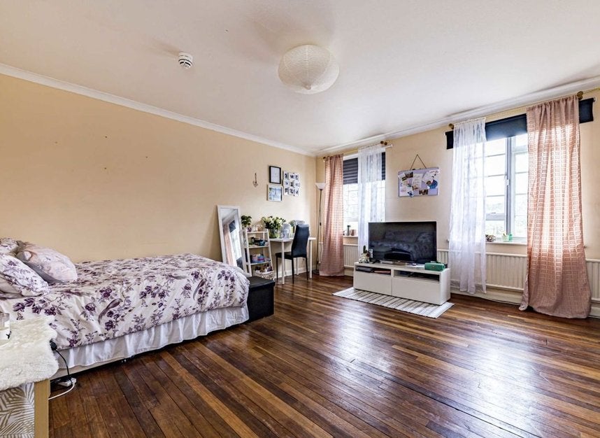 House Blenheim Gardens in Greater London