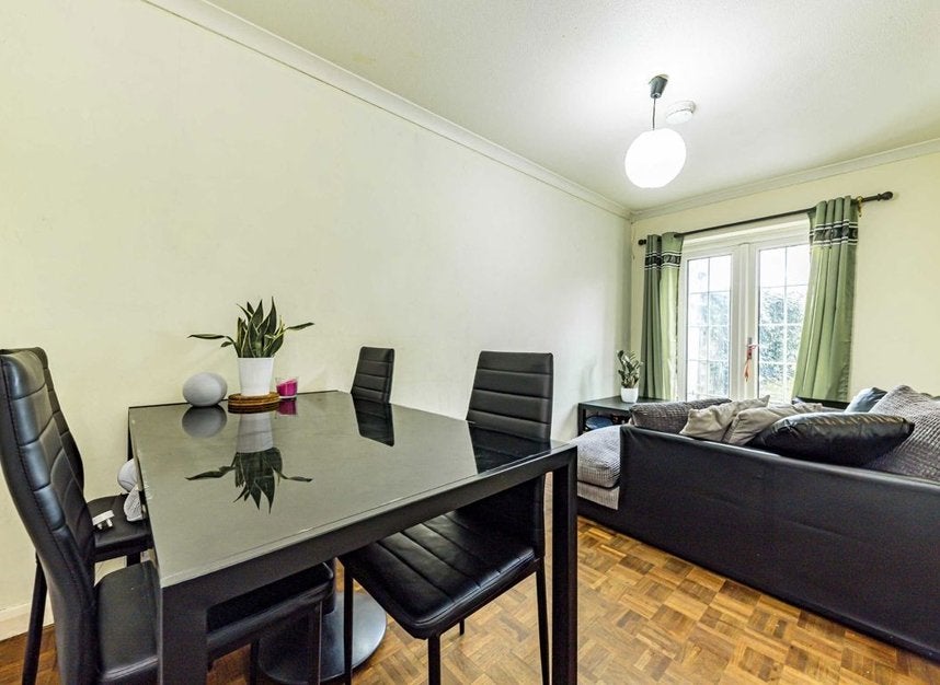 House Blenheim Gardens in Greater London