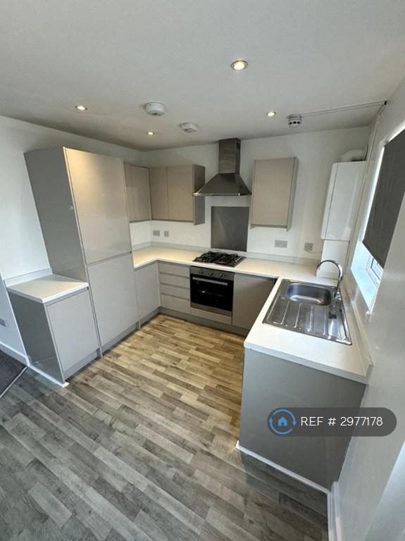 Flat Lower Road in Greater London
