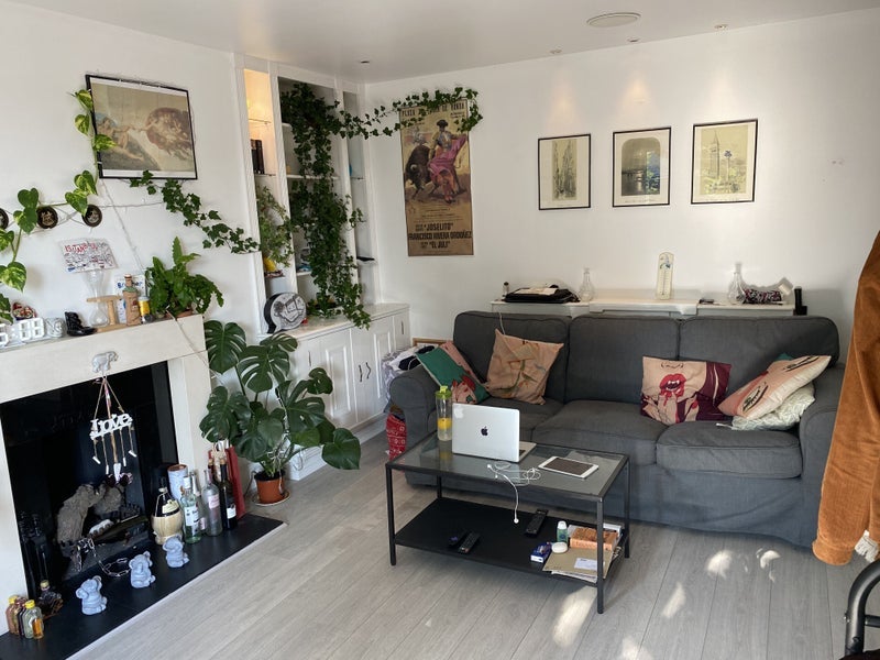 Room Auriol Road in Greater London