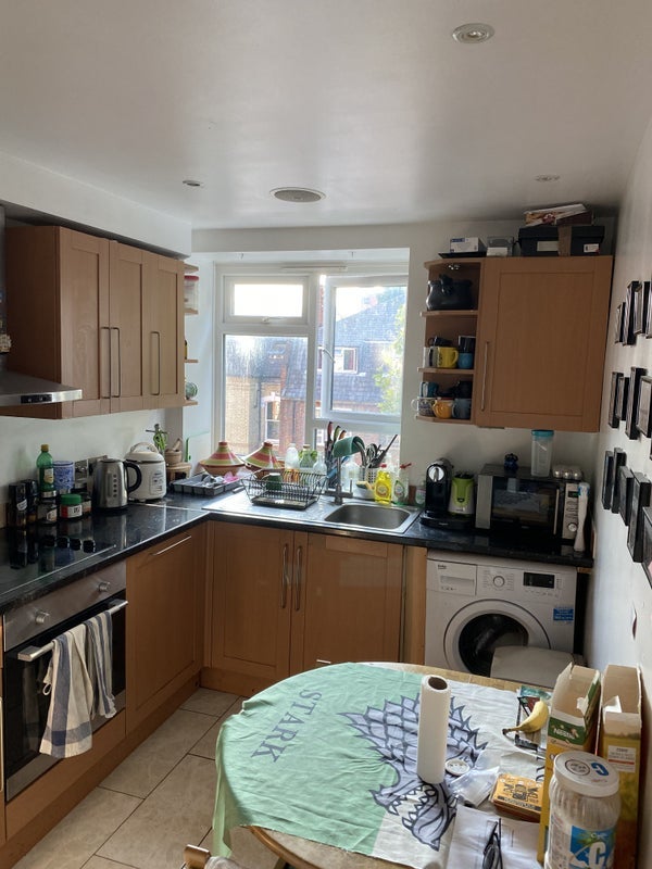 Room Auriol Road in Greater London