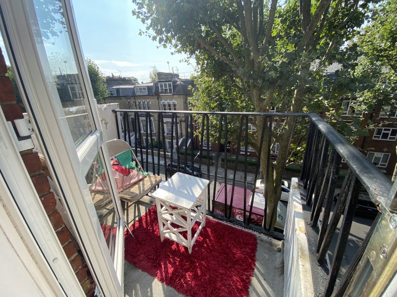 Room Auriol Road in Greater London