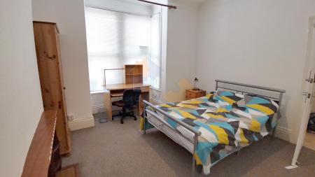 Room West Parade in Lincoln