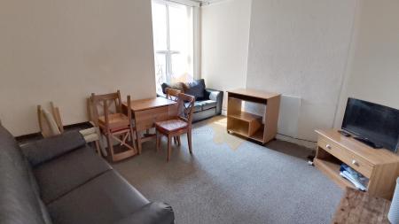 Room West Parade in Lincoln