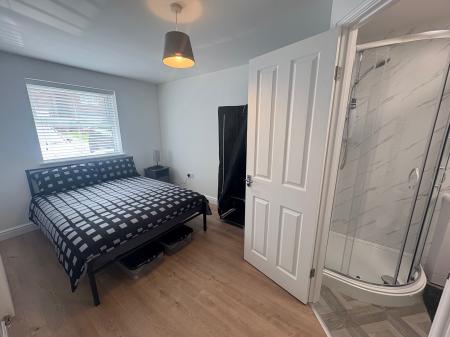Room Carlisle Close in Corby