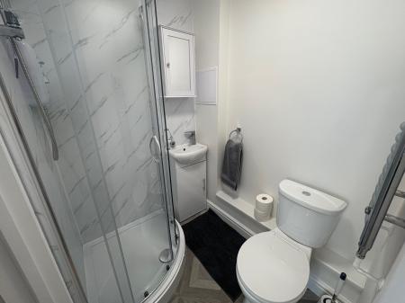 Room Carlisle Close in Corby