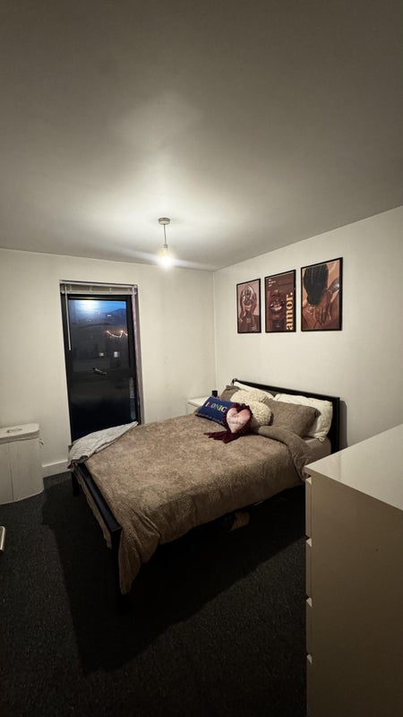Room Cook Street in Salford
