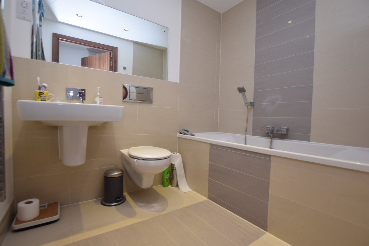 Flat Barfield Road in Colchester