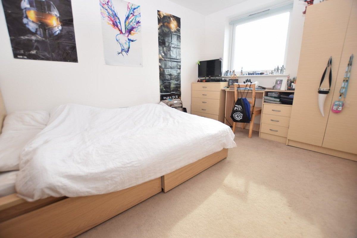 Flat Barfield Road in Colchester